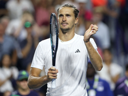 زفيريف يقصي حامل لقب بطولة تورنتو لأساتذة التنس بوبيرين ويبلغ نصف النهائي