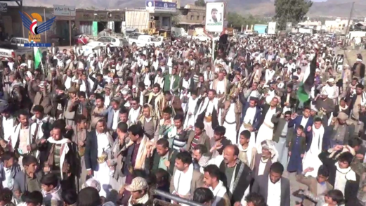 مسيرات حاشدة في ذمار تتويجاً لعامين من العطاء ووفاء لدماء الشهداء مسيرات حاشدة في ذمار تتويجاً لعامين من العطاء ووفاء لدماء الشهداء