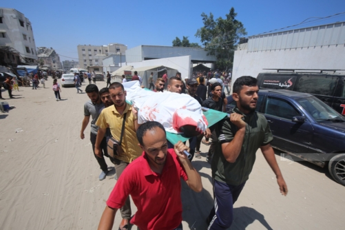 استشهاد 24 فلسطينيا في قصف للعدو الصهيوني لمدينة غزة ومنتظري المساعدات وسط القطاع