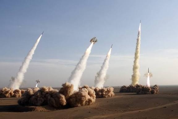 وحدة الصواريخ بالحرس الثوري تستهدف مواقع الجماعات الانفصالية في كردستان العراق 