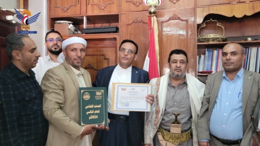 وزارة المالية تكرم مصلحة الضرائب