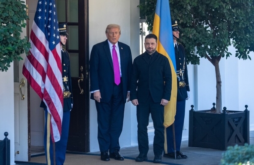 "رويترز": ترامب تحدث عن ضمانات أمنية لروسيا وأوكرانيا خلال اجتماعه مع زيلينسكي "رويترز": ترامب تحدث عن ضمانات أمنية لروسيا وأوكرانيا خلال اجتماعه مع زيلينسكي