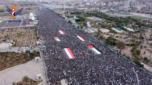 مسيرات غير مسبوقة بالعاصمة والمحافظات تؤكد ثبات الشعب اليمني مع غزة رغم أنف الأمريكي مسيرات غير مسبوقة بالعاصمة والمحافظات تؤكد ثبات الشعب اليمني مع غزة رغم أنف الأمريكي