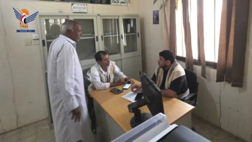 وكيل محافظة الحديدة يتفقد سير العمل بالجمعية التعاونية الزراعية في القناوص