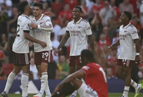 آرسنال يهزم مانشستر يونايتد في قمة افتتاحية الدوري الإنجليزي آرسنال يهزم مانشستر يونايتد في قمة افتتاحية الدوري الإنجليزي