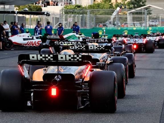 فرستابن يفوز بسباق لاس فيجاس لفورمولا 1 ونوريس يحل ثانيا ويوسع صدارته