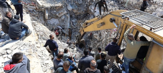 الدفاع المدني: 10 آلاف شخص لا يزالون تحت الأنقاض والعدو يرفض إدخال المعدات الدفاع المدني: 10 آلاف شخص لا يزالون تحت الأنقاض والعدو يرفض إدخال المعدات