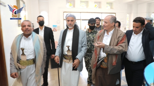 القائم بأعمال رئيس الوزراء يطلّع على مستوى الانضباط الوظيفي بهيئة الموارد والمنشآت المائية