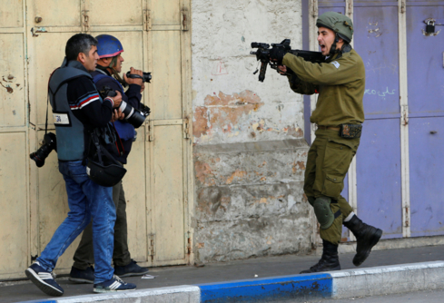 "نقابة الصحفيين الفلسطينيين": حرية الصحافة معركة في مواجهة العدو الصهيوني