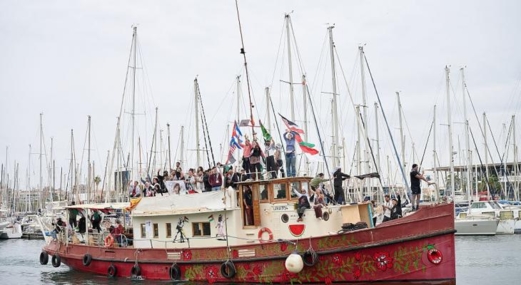 سفن "أسطول الصمود" تبحر من برشلونة نحو غزة لكسر الحصار الإسرائيلي