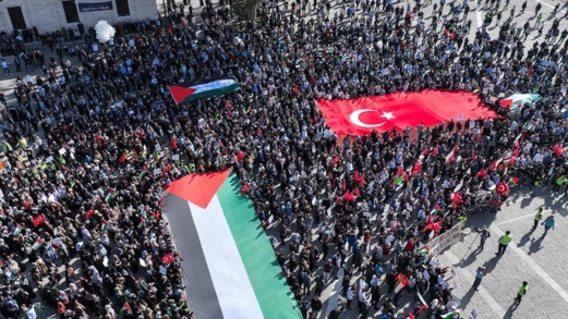 تركيا: عشرات الآلاف يتظاهرون في اسطنبول تضامنا مع فلسطين