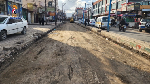 أمين العاصمة يتفقد العمل بمشروع ترميم شارع المقالح في مديرية السبعين