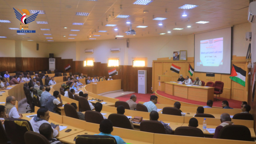 تنفيذي الحديدة يناقش أولويات التنمية وتعزيز الخدمات والتعبئة العامة