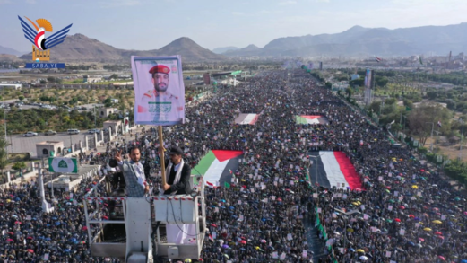 مسيرة مليونية بالعاصمة صنعاء تجدد العهد للشهداء وتؤكد الجهوزية لنصرة فلسطين مسيرة مليونية بالعاصمة صنعاء تجدد العهد للشهداء وتؤكد الجهوزية لنصرة فلسطين