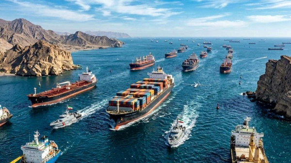 مسؤول إيراني: دول عديدة تجري اتصالات بطهران لعبور مضيق هرمز