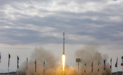 إيران تصنع حاملات للأقمار الصناعية الثقيلة "سرير" وقائم" إيران تصنع حاملات للأقمار الصناعية الثقيلة "سرير" وقائم"