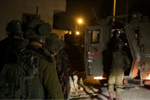 العدو الإسرائيلي يعتقل 12 فلسطينيا من الأمعري ودير ابزيع برام الله ومن طولكرم
