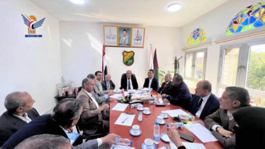 رئيس جامعة صنعاء يناقش مع لجنة الرصانة بالمراكز البحثية سبل تجويد الرسائل العلمية