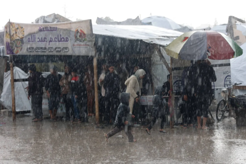 الأمم المتحدة: مئات الآلاف من النازحين في غزة معرضون للمخاطر بسبب الأمطار
