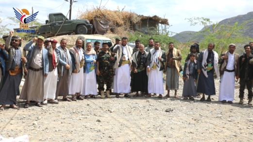  قيادات مديرية بعدان ومكتبي الموارد المائية والمالية بإب يزورون المرابطين بجبهة مقبنة