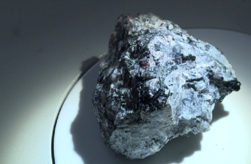 علماء روس يحققون انجاز مذهل لتكوين معدن البرونوفسكايت خلال يوم واحد  علماء روس يحققون انجاز مذهل لتكوين معدن البرونوفسكايت خلال يوم واحد