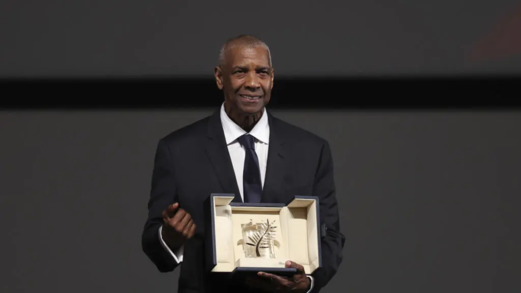 دينزل واشنطن يتفاجأ بمنحه جائزة السعفة الذهبية الفخرية في مهرجان كان