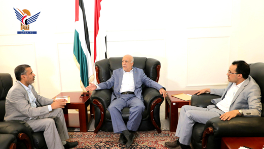 رئيس مجلس الوزراء يلتقي وزير الكهرباء والطاقة والمياه