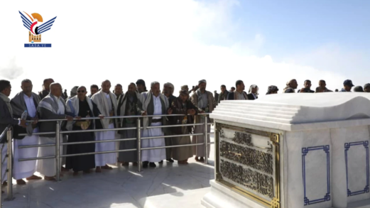 نائب وزير الاتصالات يزور ضريح شهيد القرآن في صعدة