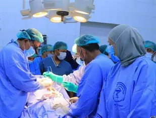مستشفى الثورة بالحديدة يحقق إنجازاً طبياً بعمليات القلب المفتوح مستشفى الثورة بالحديدة يحقق إنجازاً طبياً بعمليات القلب المفتوح