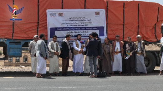 تدشين صرف الدفعة السابعة من الإسمنت والديزل لدعم مشاريع المبادرات بصنعاء