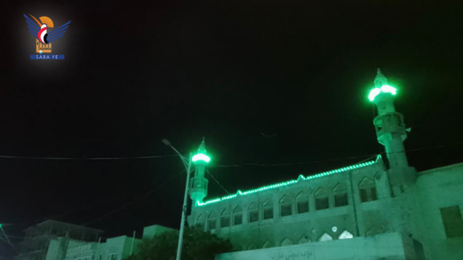 تواصل تزيين وإنارة مساجد الحديدة احتفاءً بذكرى المولد النبوي 