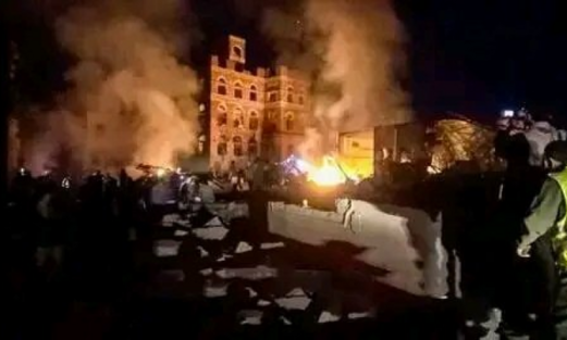 العدوان الأمريكي يثبت فشله باستهدافه المقابر والأسواق العدوان الأمريكي يثبت فشله باستهدافه المقابر والأسواق
