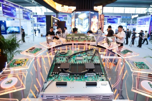 قطاع تصنيع المعلومات الإلكترونية في الصين يسجل نموا مطردا خلال يناير - سبتمبر 2025