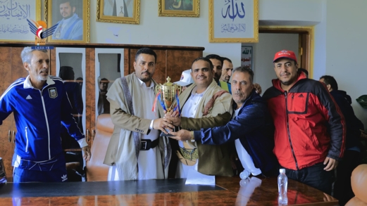 نائب وزير الشباب يُكرّم فريق الشهيد حسن زيد الفائز بكأس الشهيد الدكتور المولَّد نائب وزير الشباب يُكرّم فريق الشهيد حسن زيد الفائز بكأس الشهيد الدكتور المولَّد