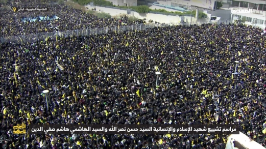 في تشييع الشهيدين السيدين القائدين.. حشود عظيمة تبادل الوفاء بالوفاء في تشييع الشهيدين السيدين القائدين.. حشود عظيمة تبادل الوفاء بالوفاء