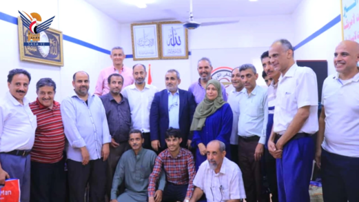 هيئة الثورة بالحديدة تكرم الفريق الجراحي لدوره في إنجاح أولى عمليات القلب المفتوح هيئة الثورة بالحديدة تكرم الفريق الجراحي لدوره في إنجاح أولى عمليات القلب المفتوح