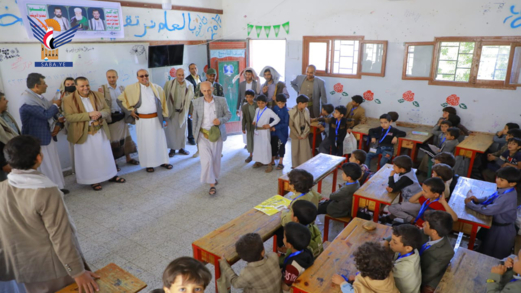 القائم بأعمال وزير الاقتصاد يزور عددًا من المدارس الصيفية بمديرية شعوب