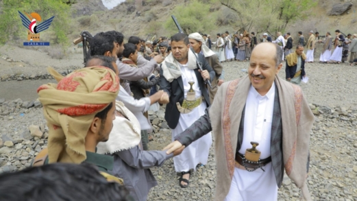 قيادات من وزارة الاقتصاد تزور المرابطين في جبهات مقبنة بتعز