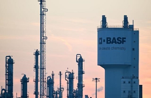 شركة "باسف" الألمانية تحذر من تراجع أرباحها بسبب الرسوم الأمريكية