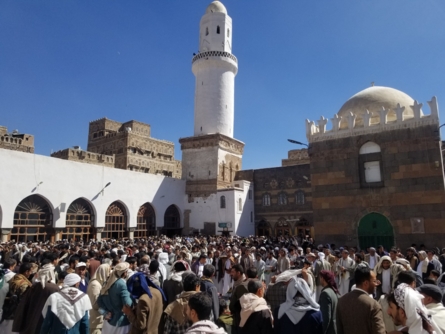 هكذَا يحتفلُ اليمنيونَ فِي يومِ جمعةِ رجَب