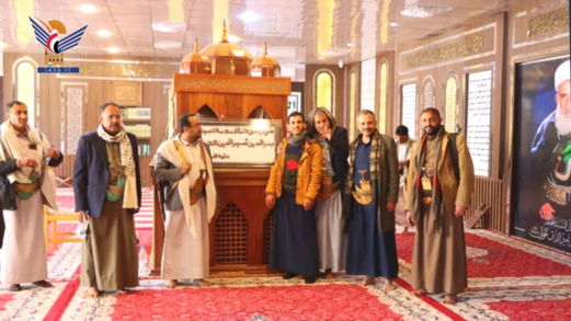 عدد من كوادر وزارة الإدارة والتنمية المحلية يزورون ضريح شهيد القرآن بصعدة