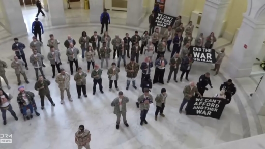 توقيف عشرات من قدامى المحاربين الأميركيين خلال احتجاج داخل الكونغرس رفضاً للحرب على إيران