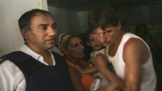 "الإسرائيليون" يسارعون لبناء الملاجئ المنزلية "الإسرائيليون" يسارعون لبناء الملاجئ المنزلية