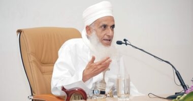 مفتي عُمان يدعو لحماية المساعدات في غزة وقطع أيدي القراصنة