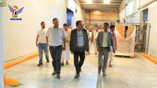 وكيل محافظة صنعاء يطلع على سير العمل في عدد من المصانع