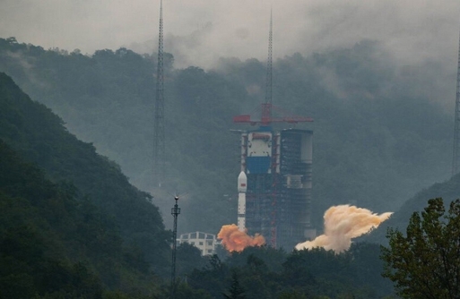 الصين تطلق بنجاح قمرا صناعيا تجريبيا للاتصالات الصين تطلق بنجاح قمرا صناعيا تجريبيا للاتصالات