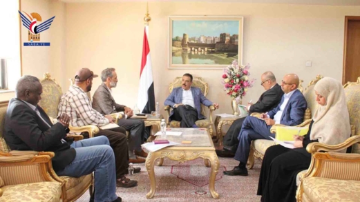 وزير الخارجية يلتقي المنسق المقيم للأمم المتحدة ويسلمه رسالتين لقيادة الأمم المتحدة