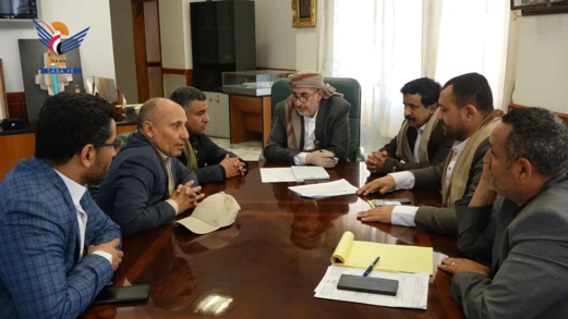 مناقشة سبل تعزيز التعاون بين وزارتي النفط والمعادن والكهرباء والمياه