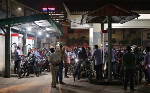 بنجلادش تعلن رفع أسعار الوقود بسبب الصراع في الشرق الأوسط