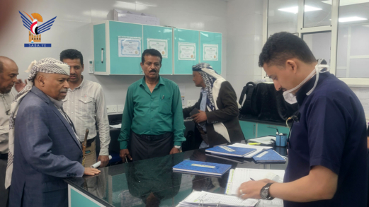 أمين عام محلي تعز يتفقد العمل بمستشفى تعز العام وكلية العلوم الطبية